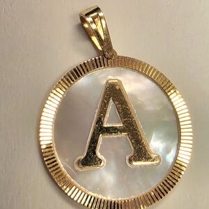 💕18k Gold A Initial Mother Of Pearl Pendant